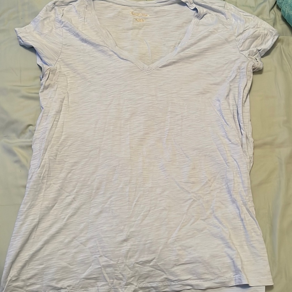 Lilly Pulitzer size Large V Neck tshirt